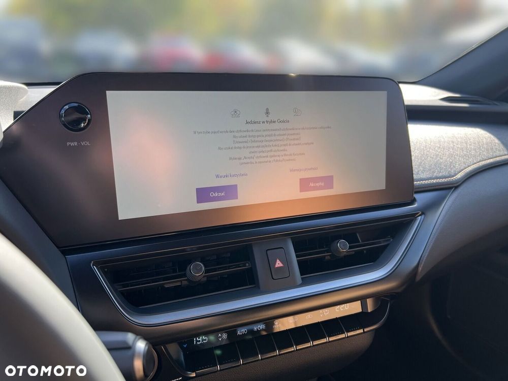 Lexus UX 300h F Sport Design - 17