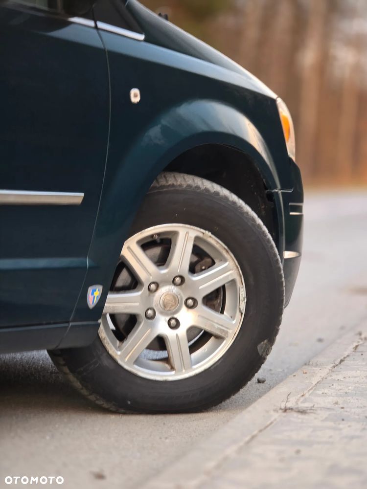 Chrysler Grand Voyager - 36