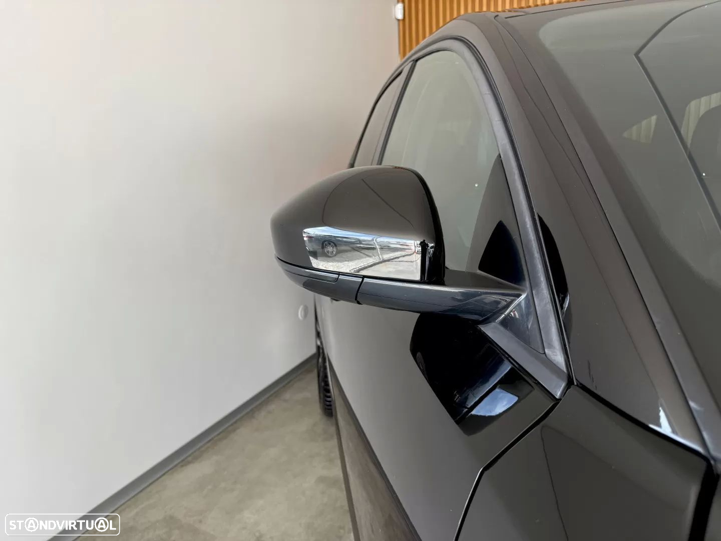 Jaguar E-Pace 2.0 i4D R-Dynamic SE - 23