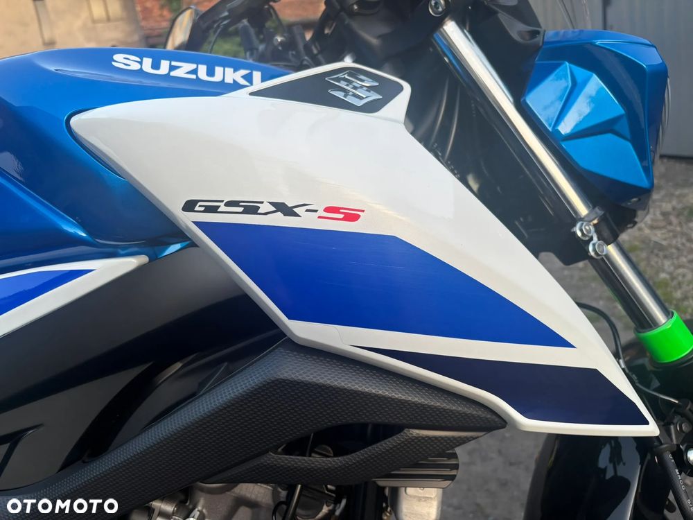 Suzuki GSX - 16