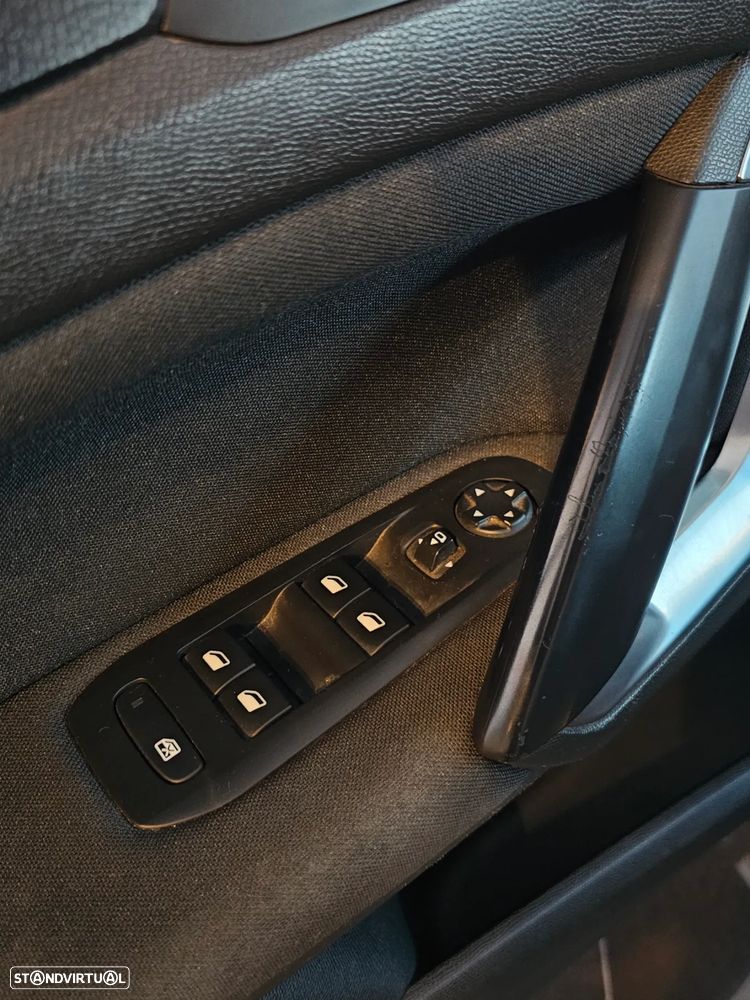 Peugeot 308 1.2 PureTech Allure EAT6 - 18