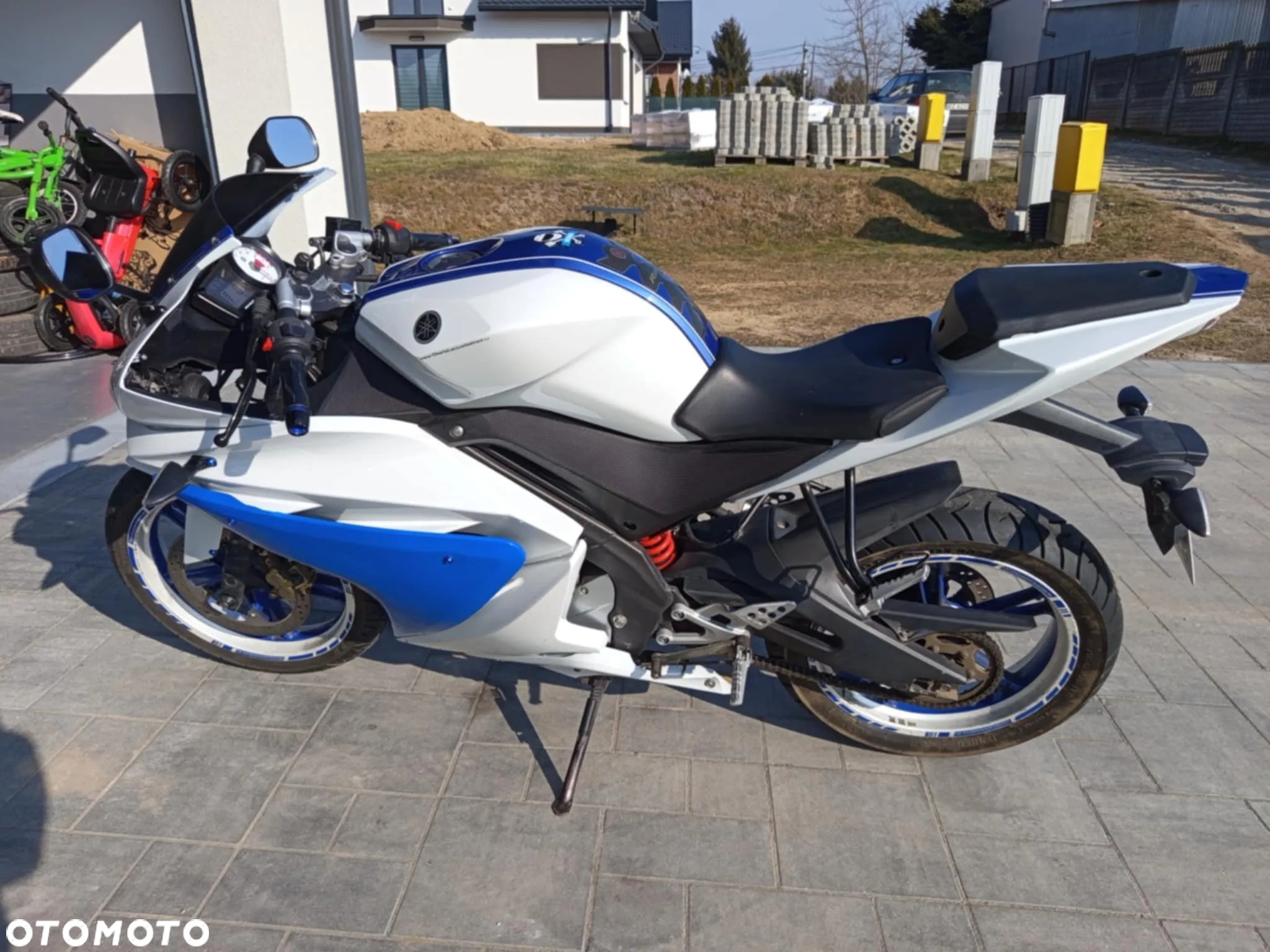Yamaha YZF - 4