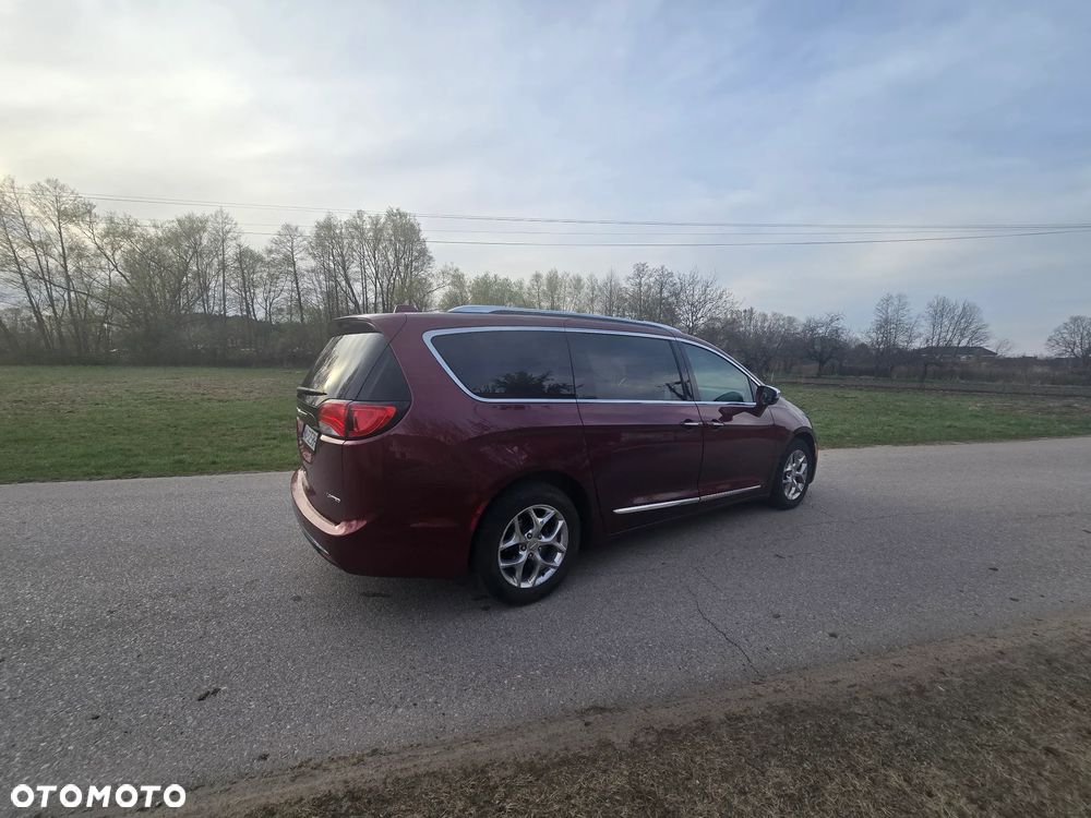 Chrysler Pacifica - 8