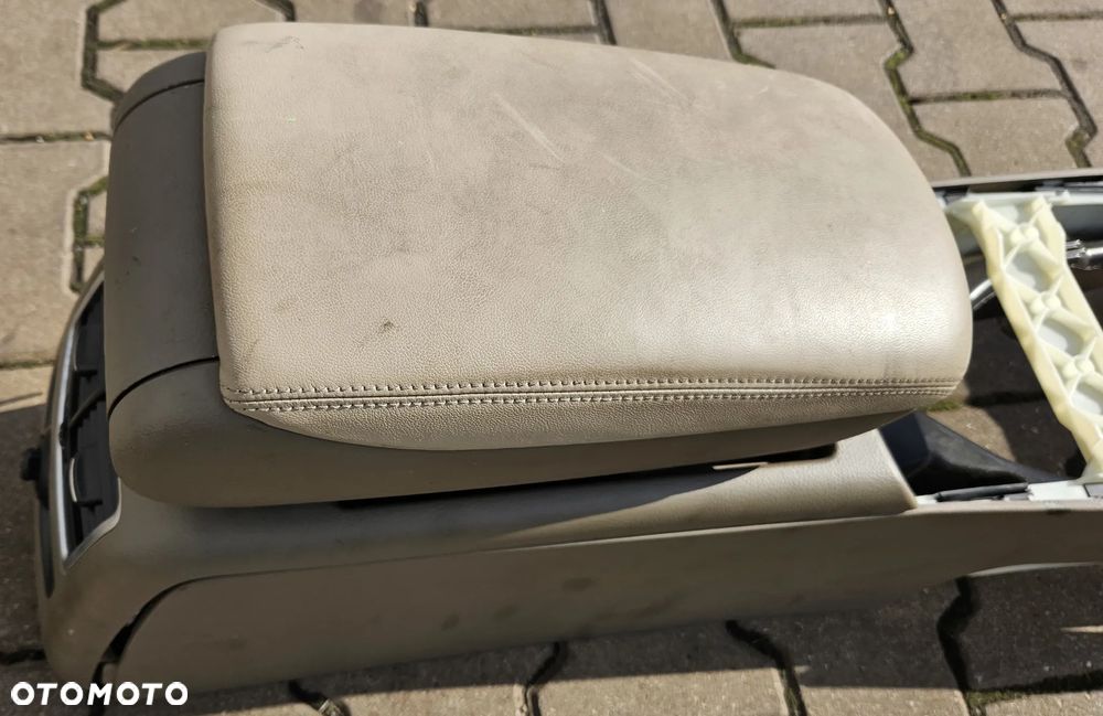 Audi A6 C6 podłokietnik - 1