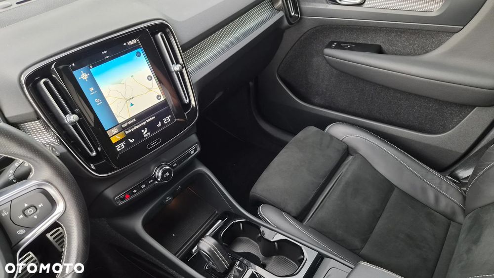 Volvo XC 40 T3 Geartronic Momentum Pro - 10