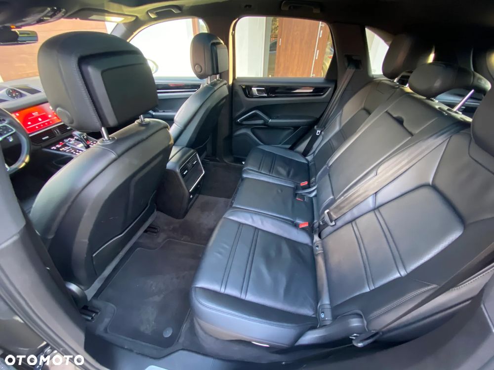 Porsche Cayenne S - 16