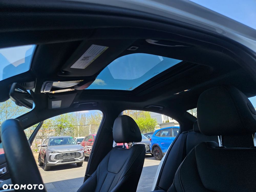 BMW Seria 3 330i - 24