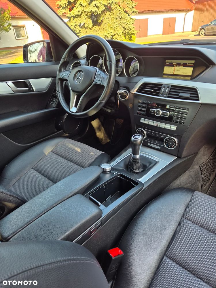 Mercedes-Benz Klasa C 180 (BlueEFFICIENCY) Avantgarde - 16