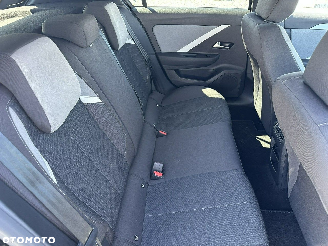 Opel Astra 1.2 Turbo Automatik Business Elegance - 29