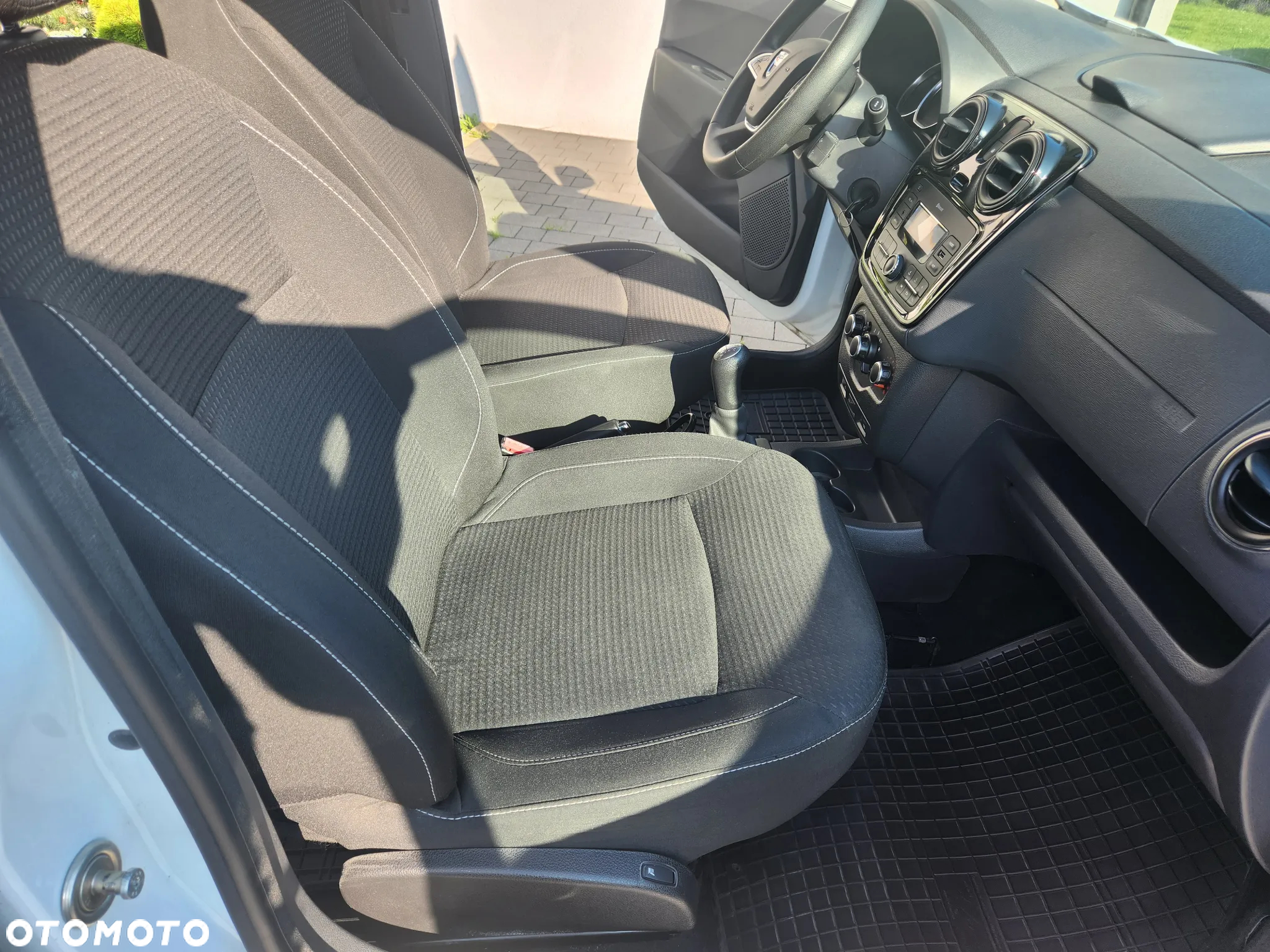 Dacia Lodgy SCe 100 Laureate - 18