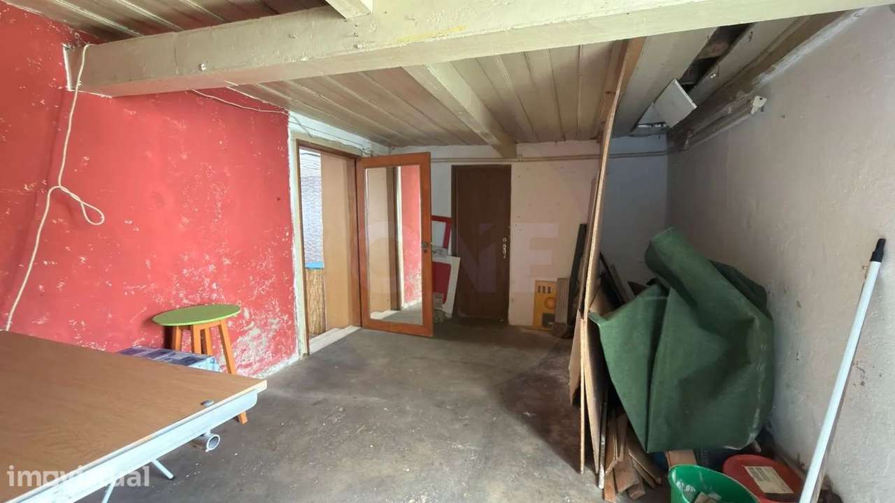 Prédio no centro da Golegã com potencial para habitação - Grande imagem: 5/14