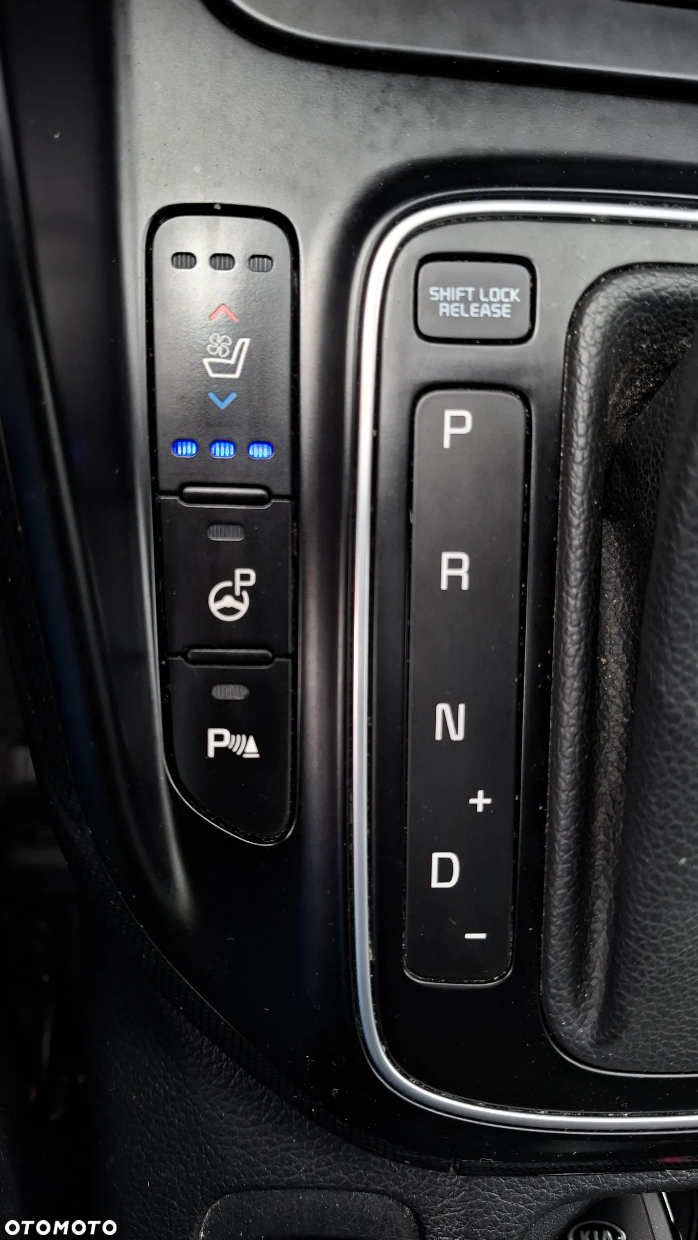 Kia Carens 1.7 CRDi Business Line 7os 7DCT - 23