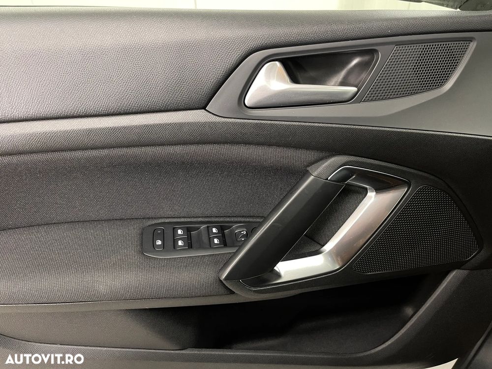 Peugeot 308 1.2 L PureTech Turbo S&S EAT8 Allure Pack - 25