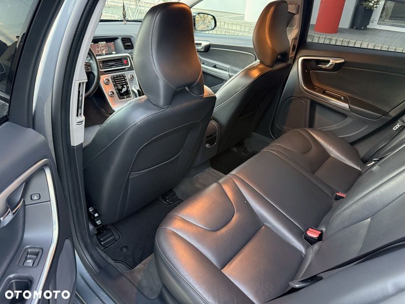 Volvo V60 Cross Country D3 Momentum - 12