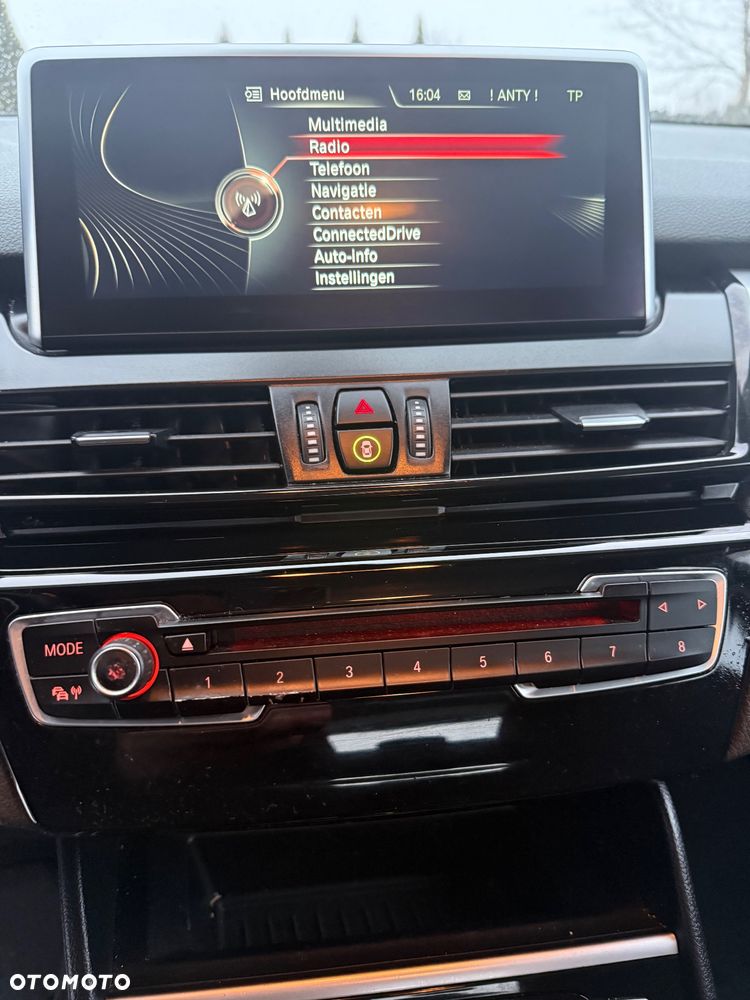 BMW Seria 2 218d - 11