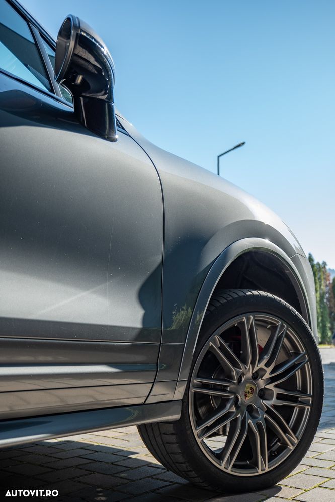 Porsche Cayenne 3.0 L - 10