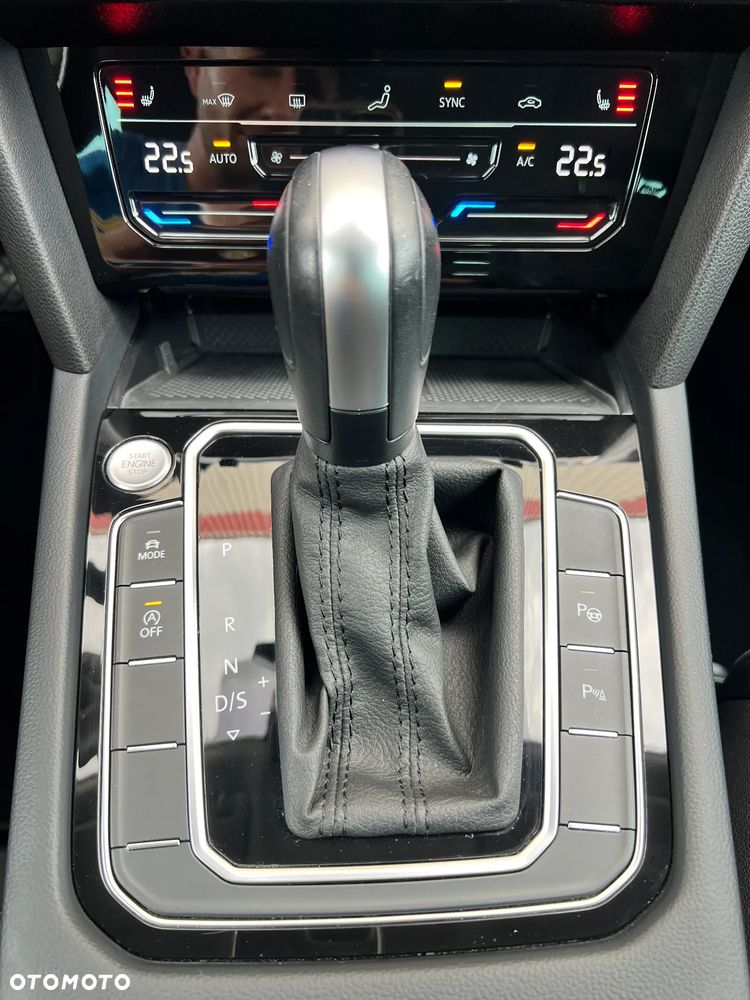 Volkswagen Passat 2.0 TSI Elegance DSG - 24