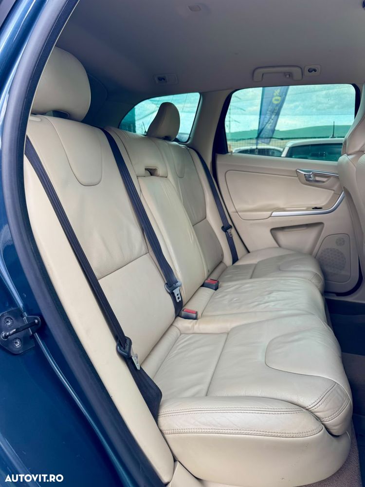 Volvo XC 60 D4 AWD Geartronic Summum - 11