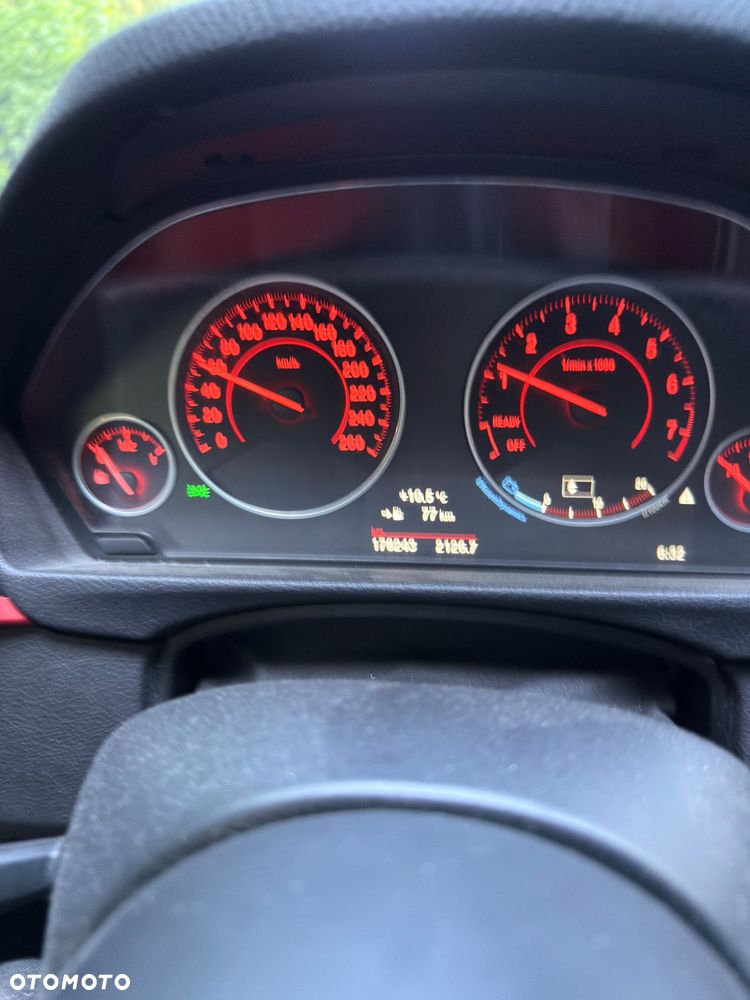 BMW Seria 3 320i Sport Line - 12