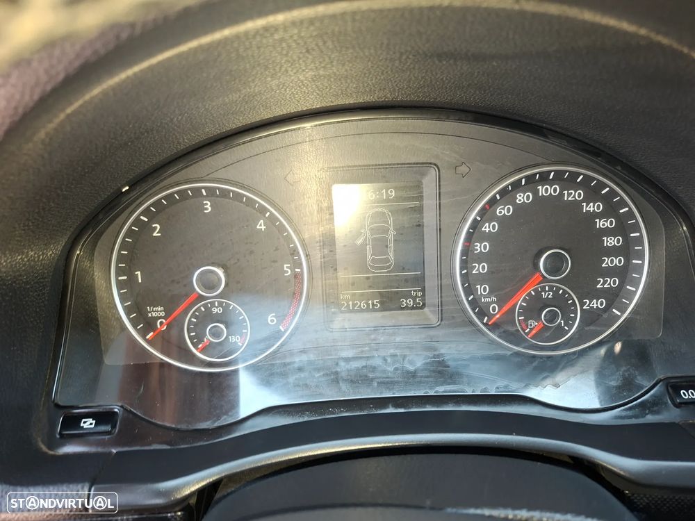 VW Jetta 1.6 TDi Confortline - 11