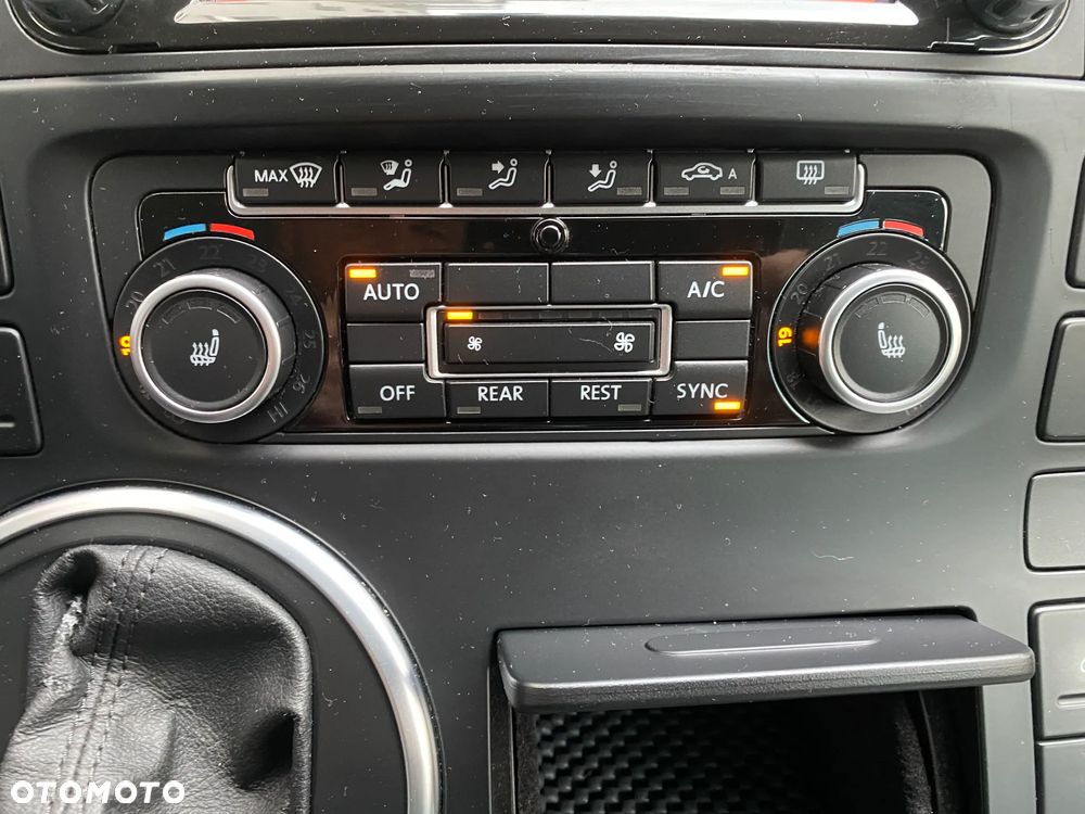 Volkswagen Multivan - 23