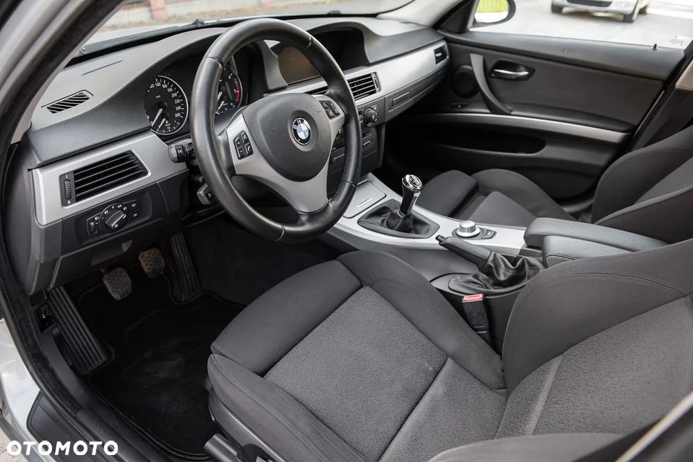 BMW Seria 3 318d DPF - 19