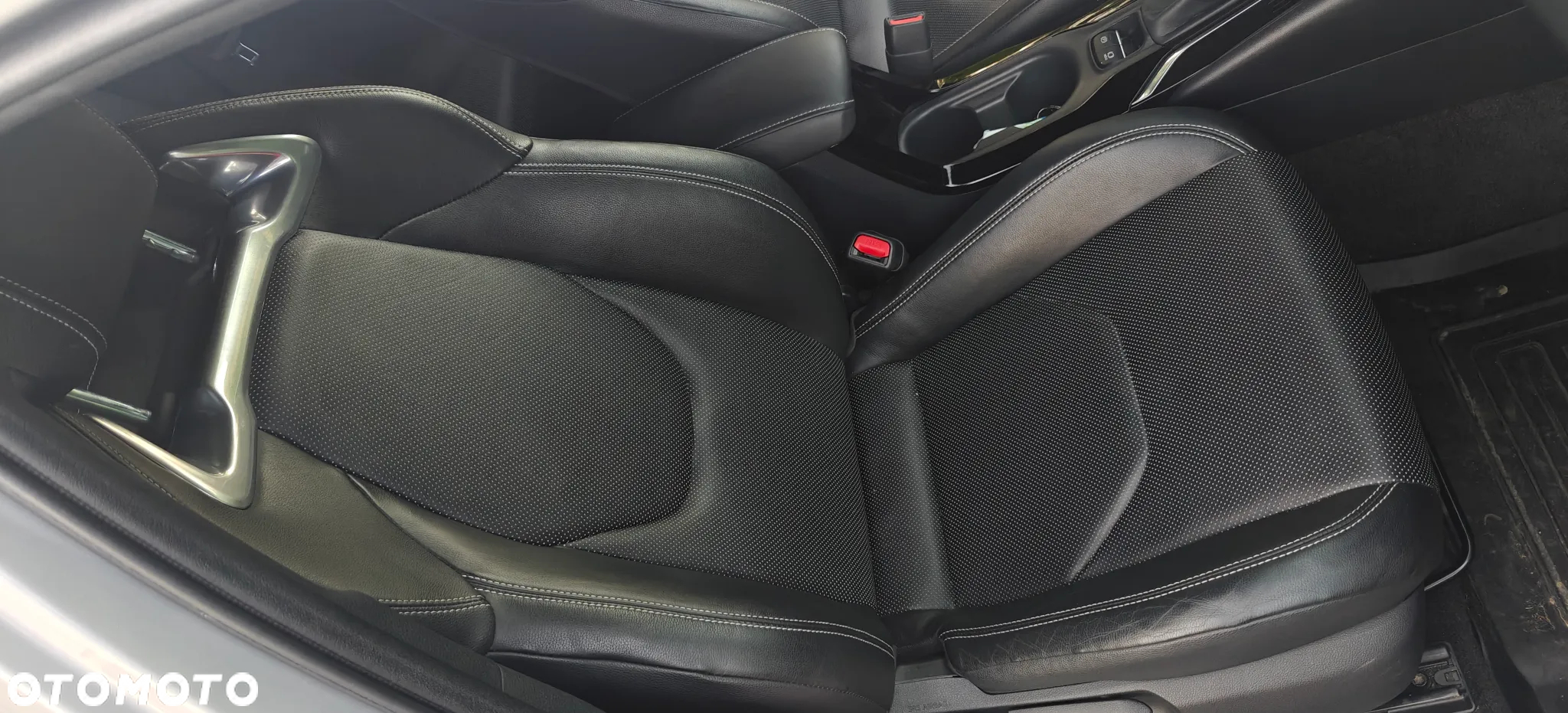 Toyota Corolla 2.0 Hybrid Executive - 18