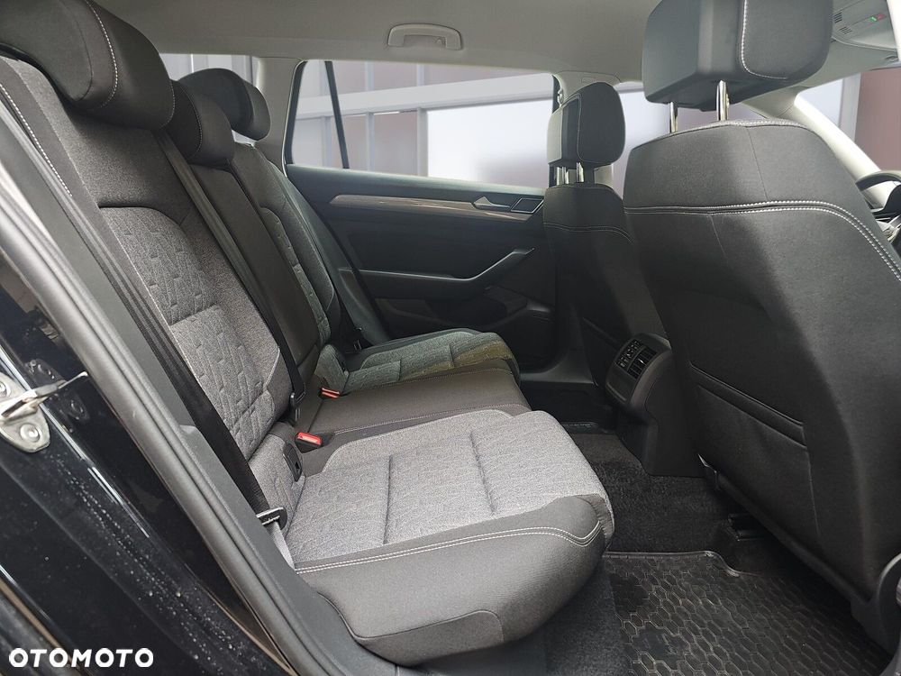 Volkswagen Passat Variant 1.5 TSI EVO Business DSG - 12