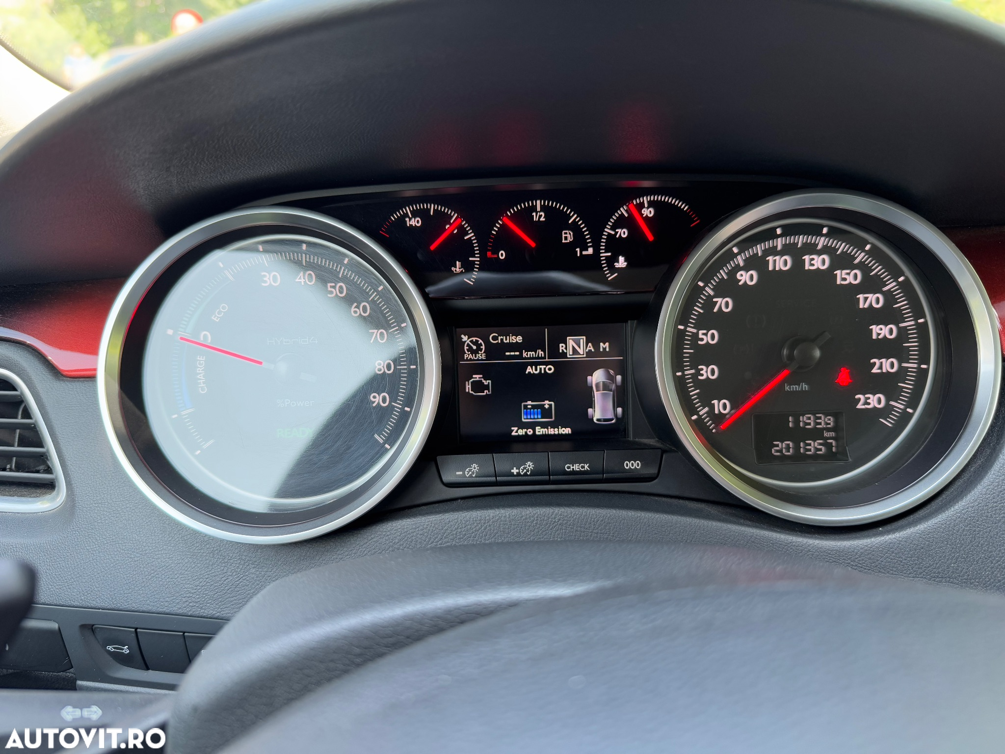 Peugeot 508 Hybrid4 - 8