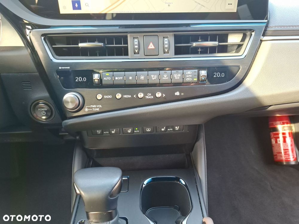 Lexus ES 300h Prestige - 26