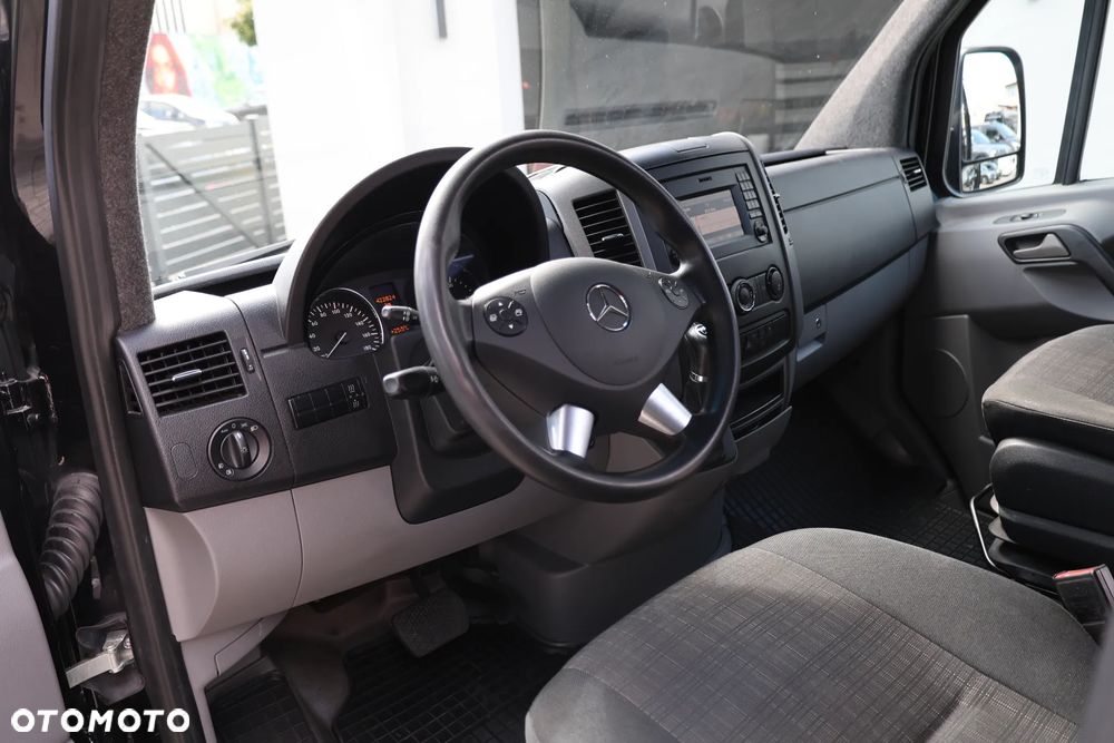 Mercedes-Benz Sprinter - 14