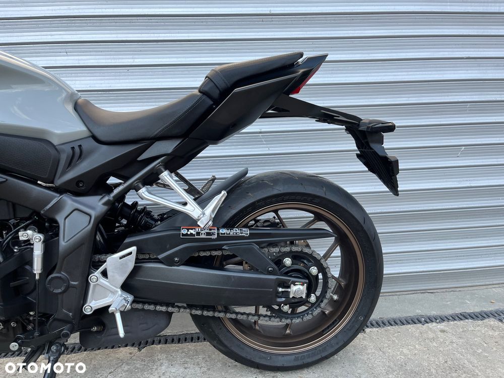 Honda CB - 12