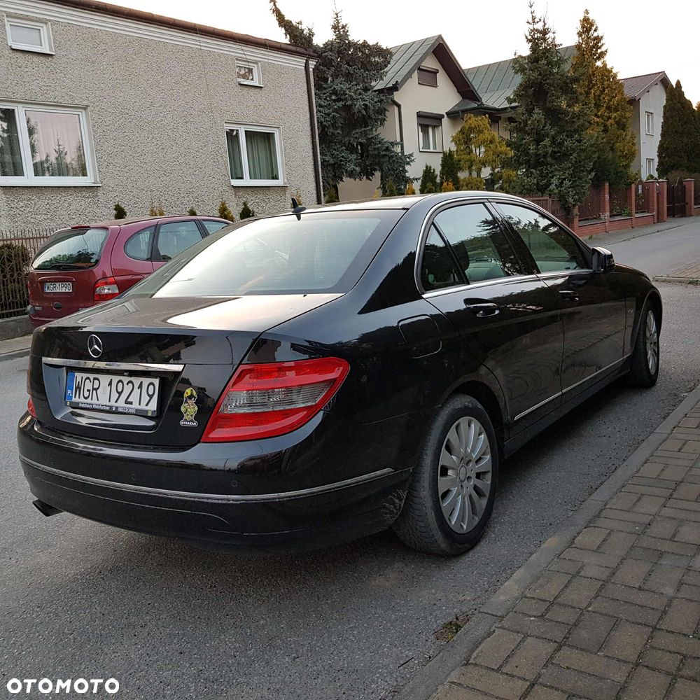 Mercedes-Benz Klasa C 200 CGI BlueEFFICIENCY Avantgarde - 8