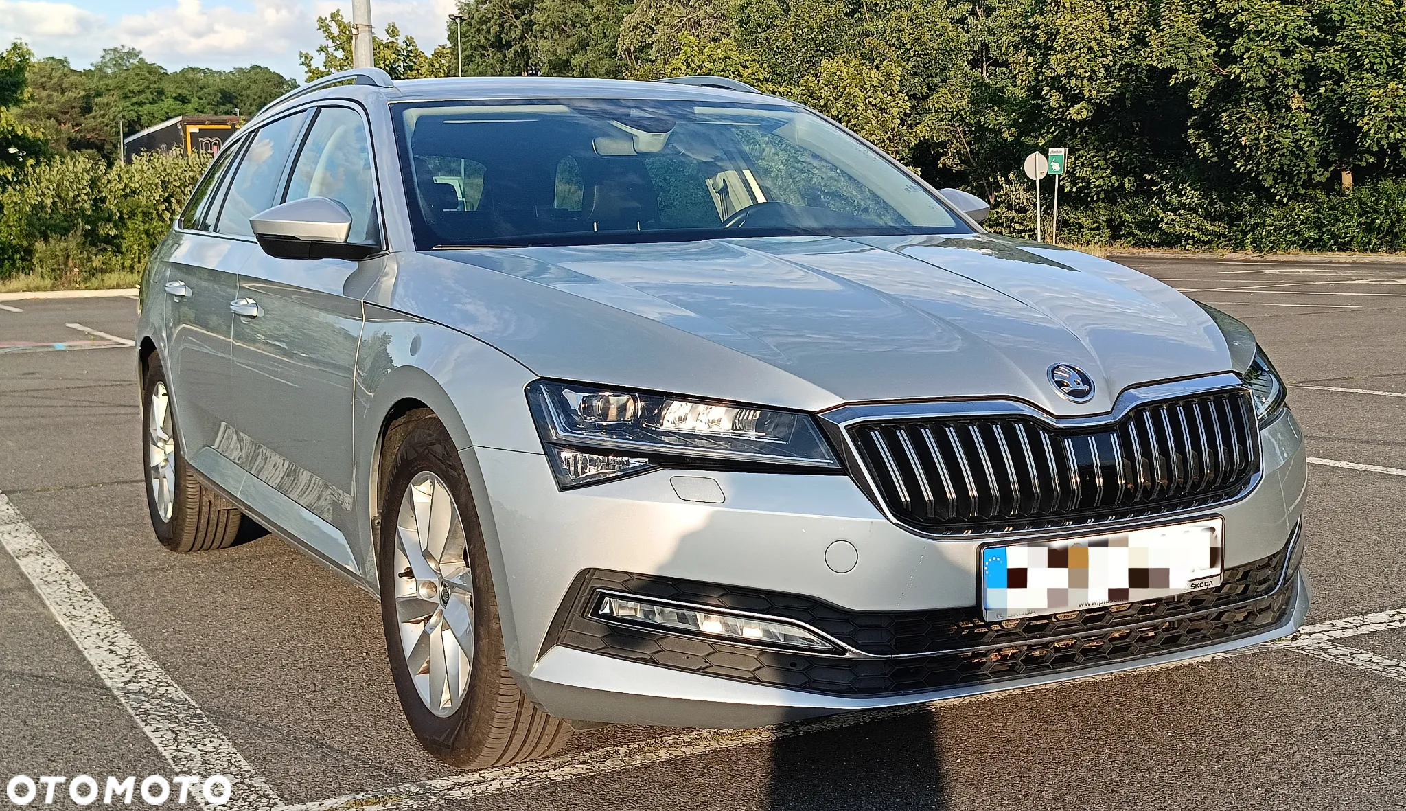 Skoda Superb Combi 2.0 TDI DSG Premium Edition - 4
