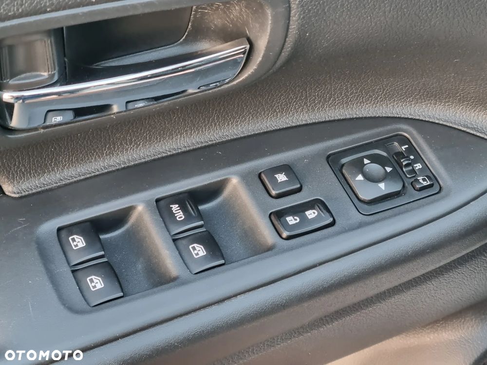 Mitsubishi Outlander 2.2 DI-D Intense + SDA 4WD - 23