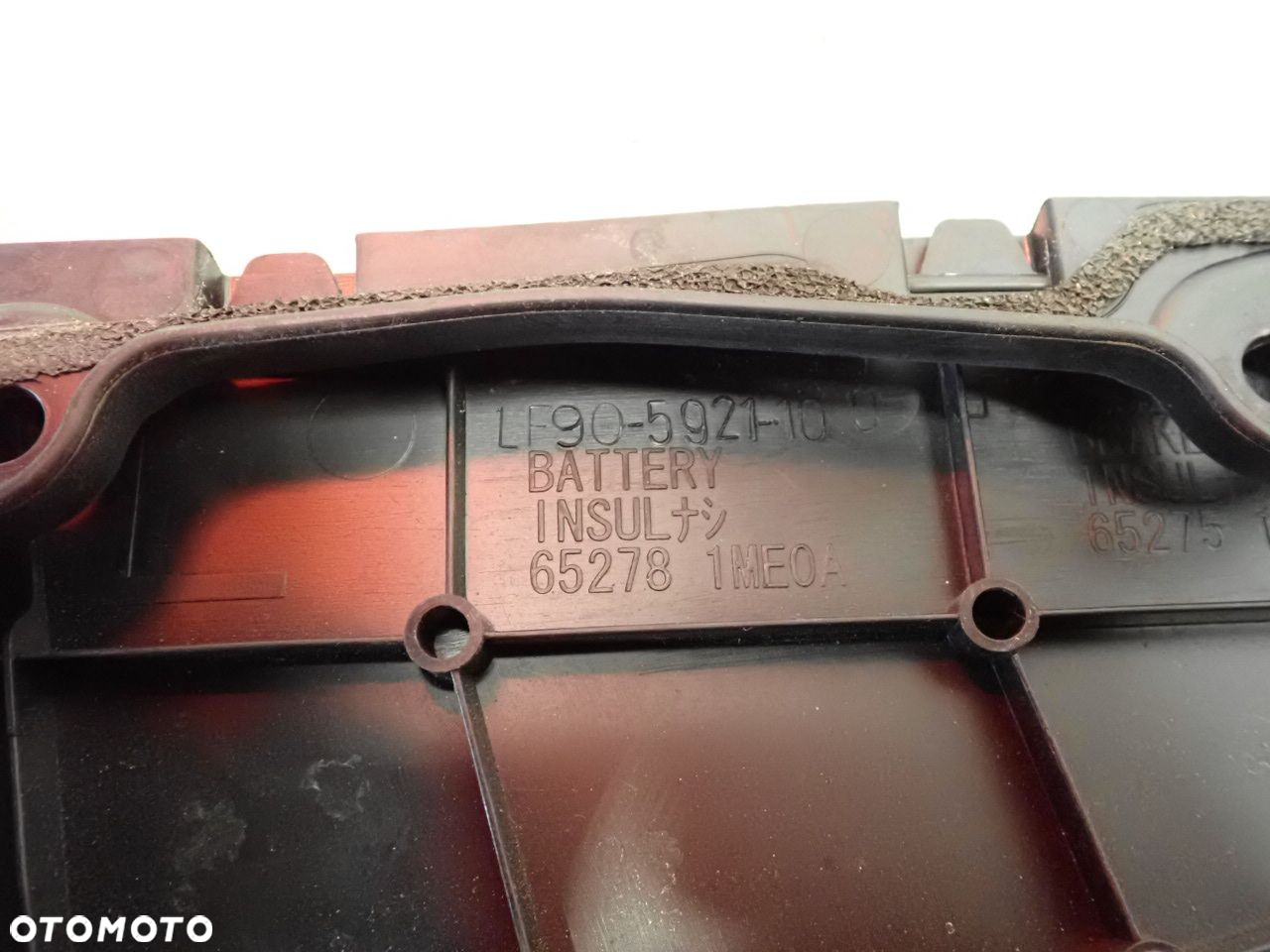 OSŁONA WLEWU PŁYNU HAMULCOWEGO INFINITI M37X  64895-1MA0A - 8