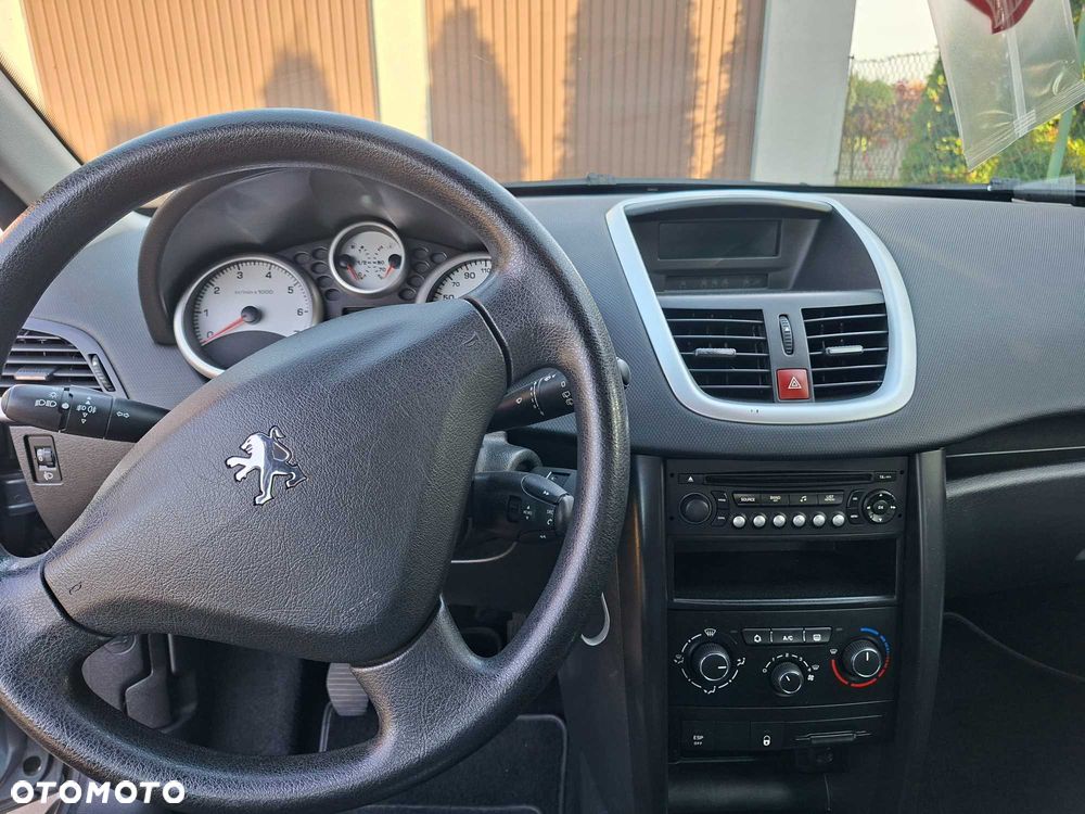Peugeot 207 2010 photo 5