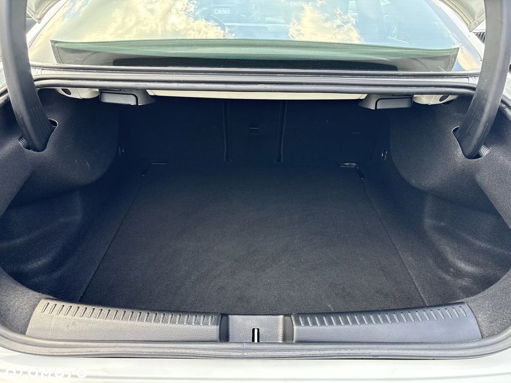 Mercedes-Benz CLA 200 7G-DCT - 19