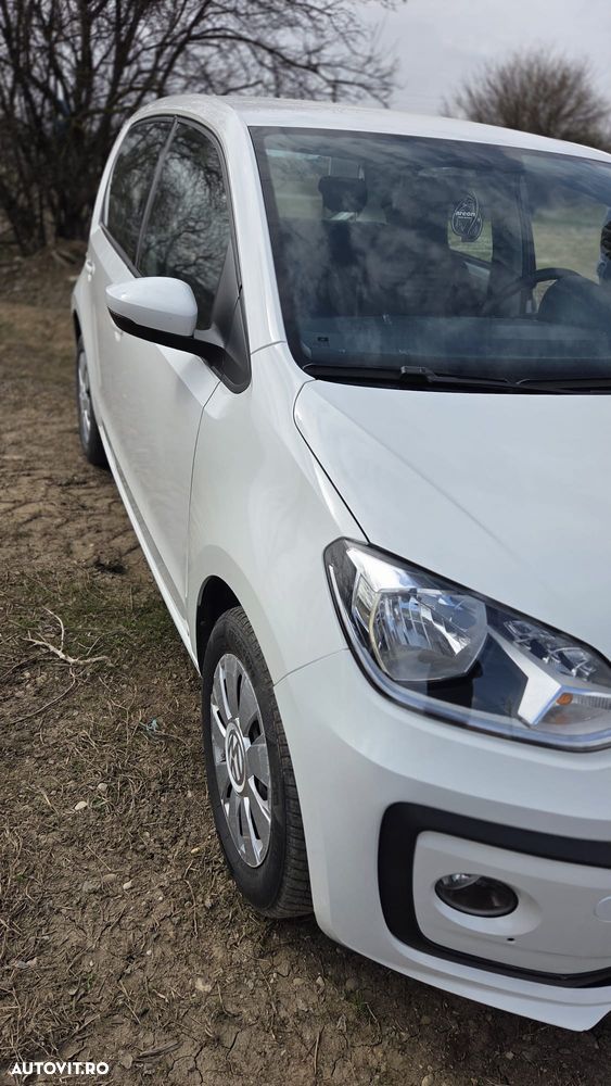 Volkswagen up! 1.0 MPI High - 25