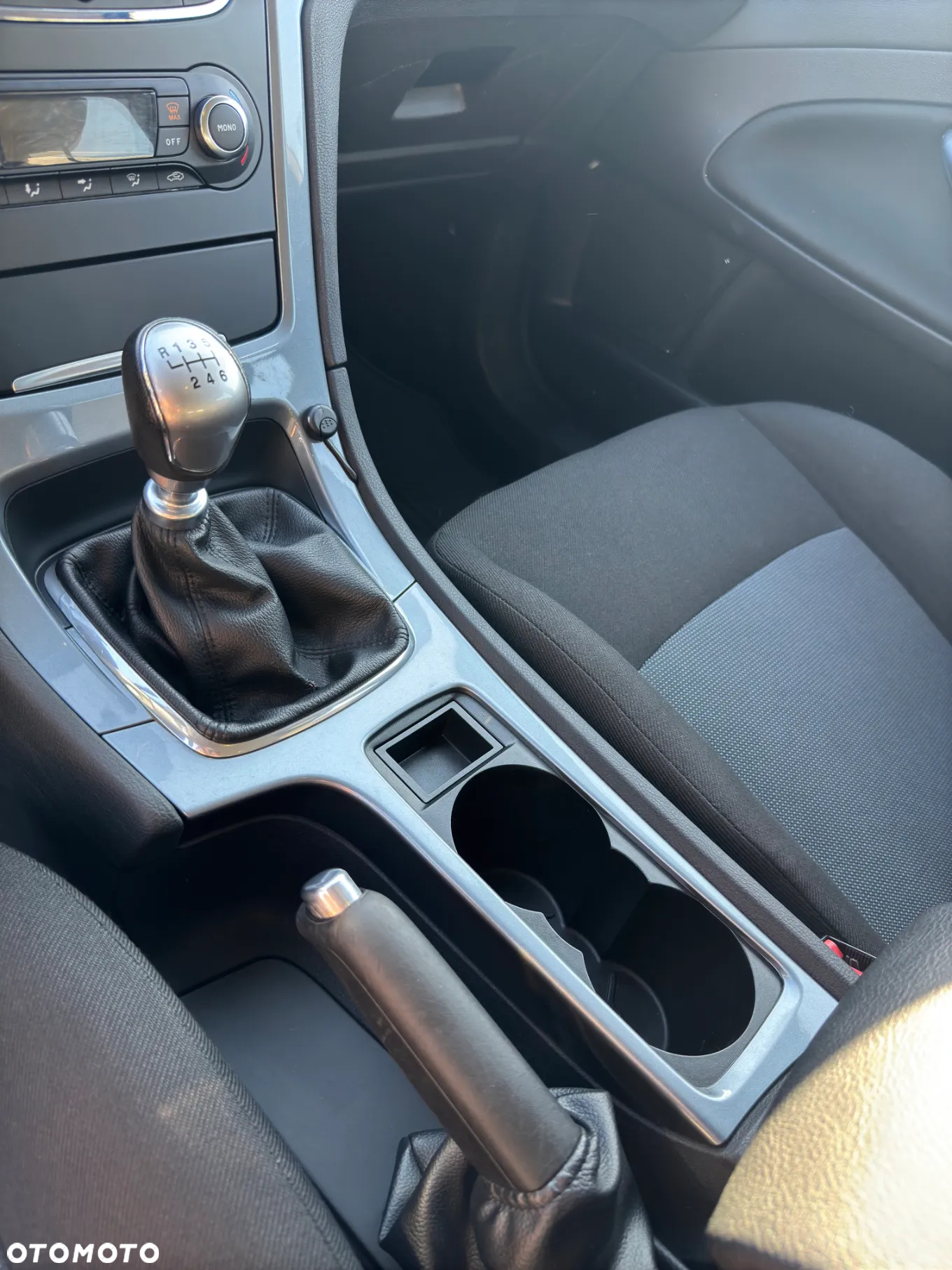 Ford Mondeo 2.0 TDCi Ghia - 12