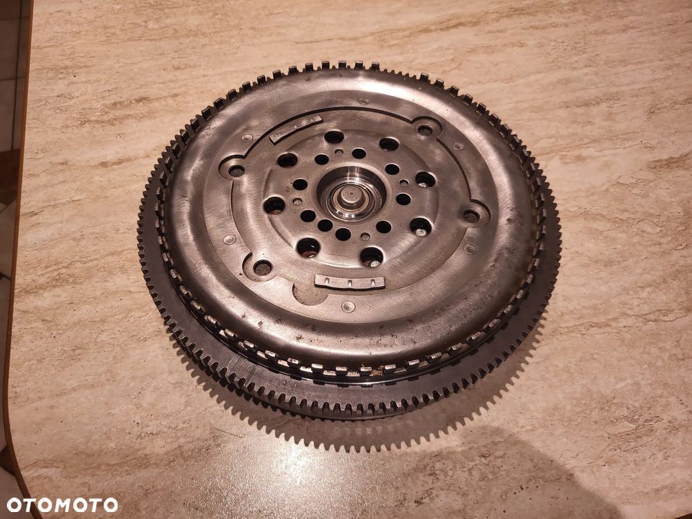 Koło zamachowe dwumasowe manualna  AUDI A4 B6, A4 B7, A6 C5, A8 D2, ALLROAD C5 2.5D 02.00-03.08 - 1