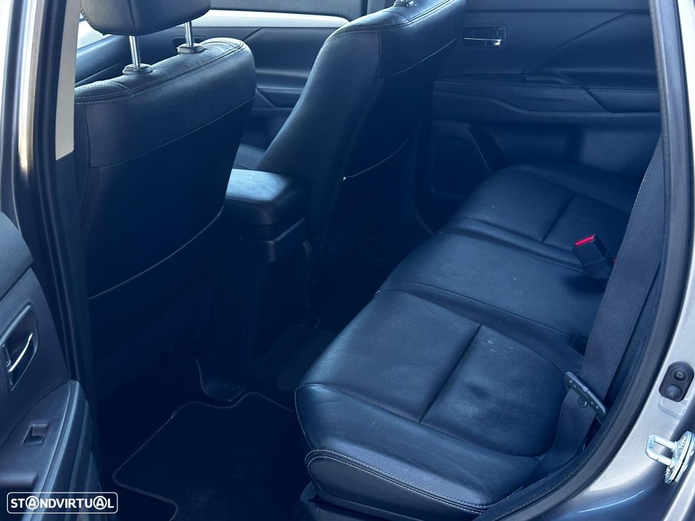 Mitsubishi Outlander 2.0 4WD - 37