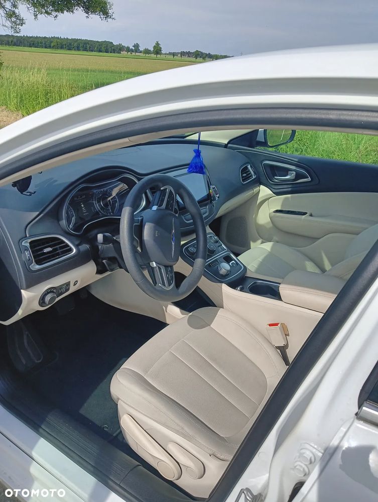Chrysler 200 - 16