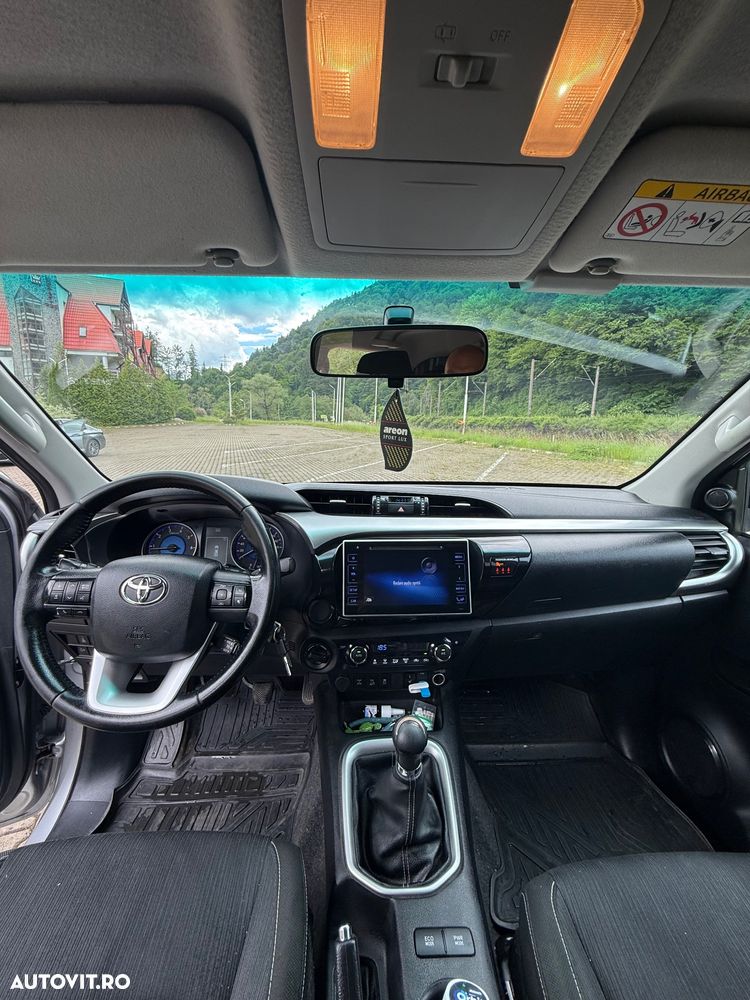 Toyota Hilux 4x4 Double Cab Executive - 11