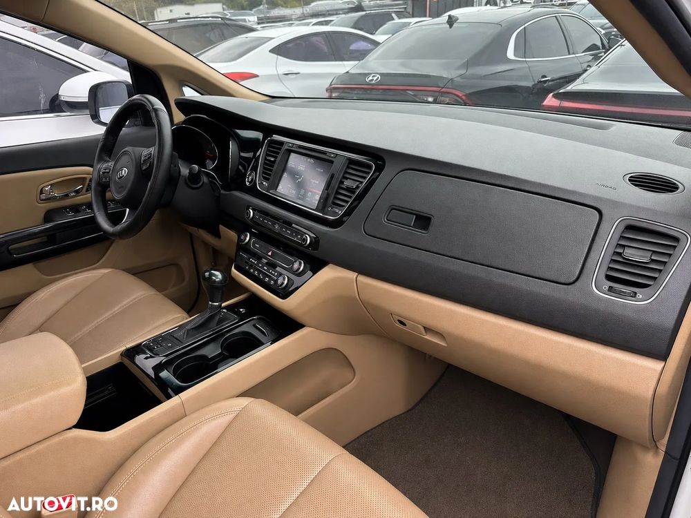 Kia Carnival - 5
