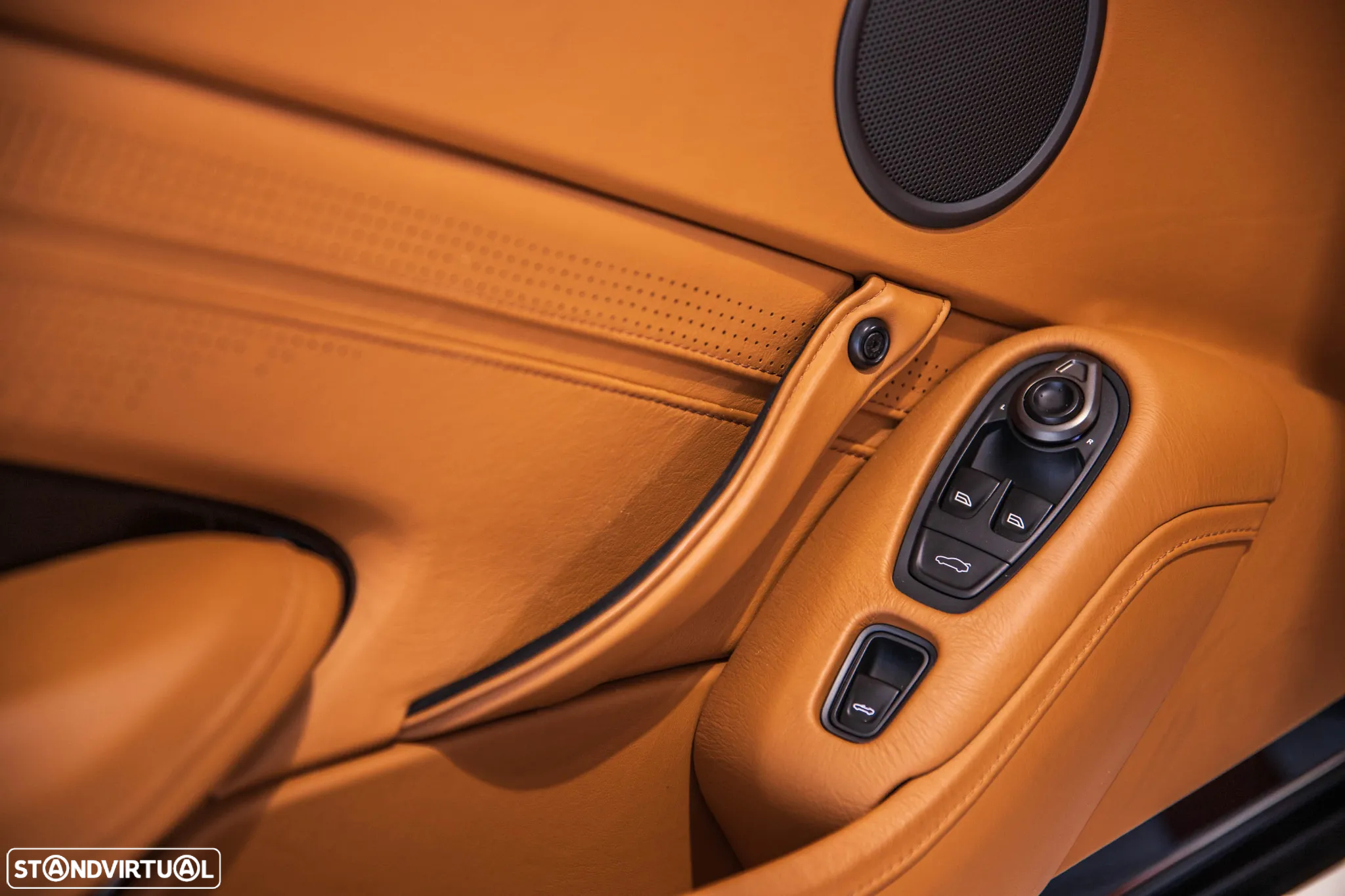 Aston Martin Vantage Roadster V8 - 24