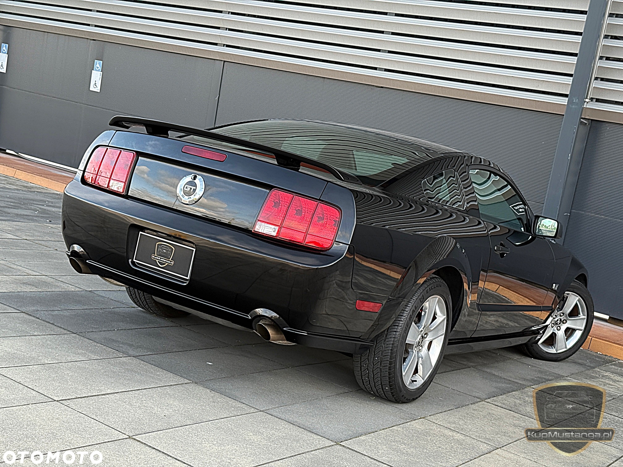 Ford Mustang - 4