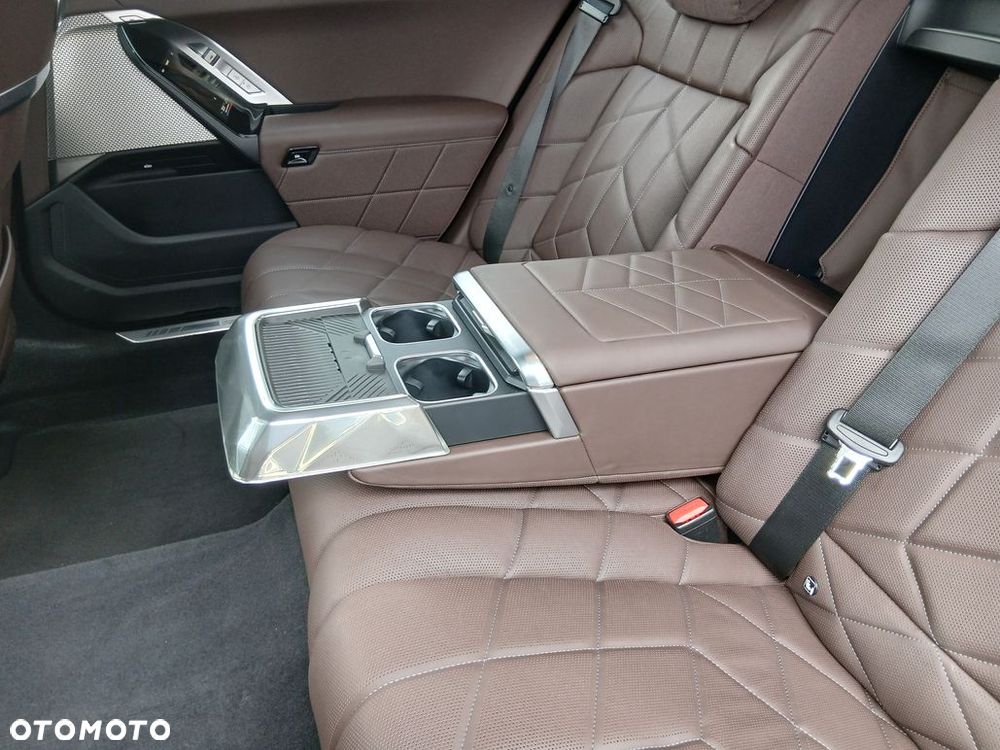 BMW Seria 7 730d xDrive mHEV sport - 32