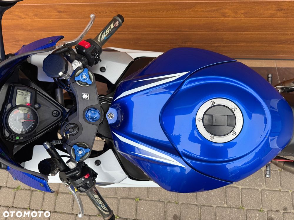 Suzuki GSX-R - 15