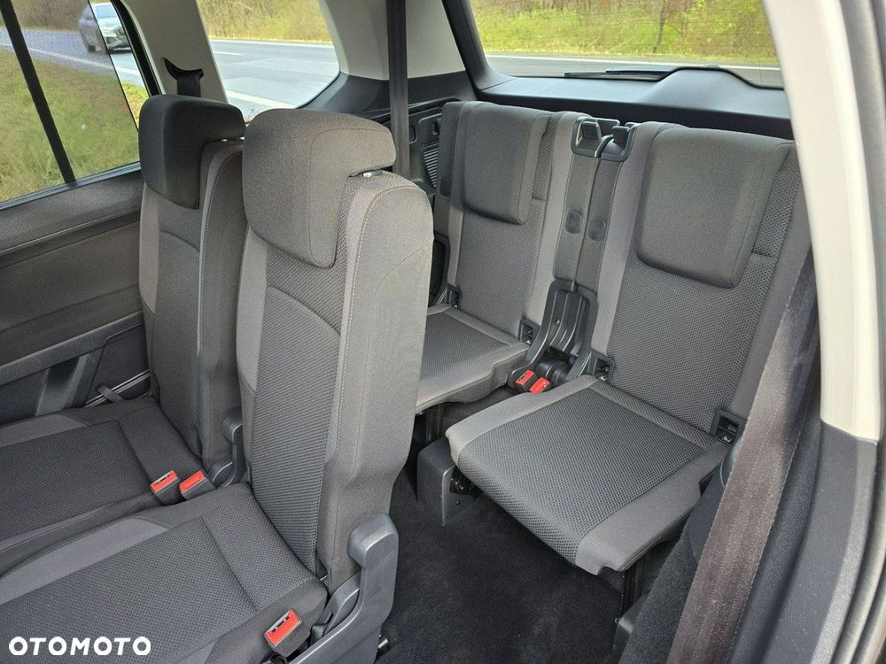 Volkswagen Touran - 23